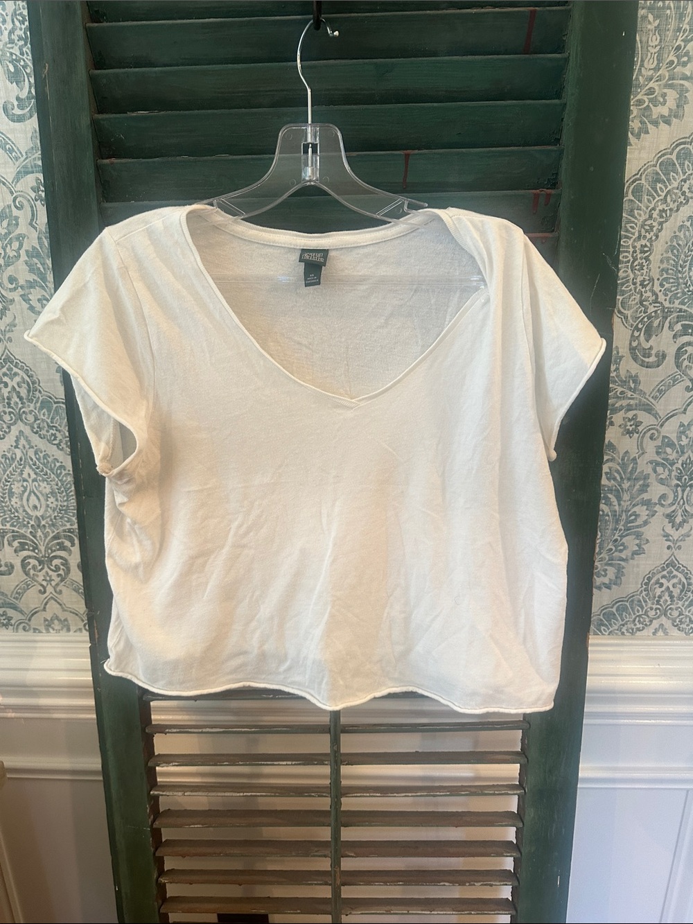 wild fable Cream V-Neck Short Sleeve Tee